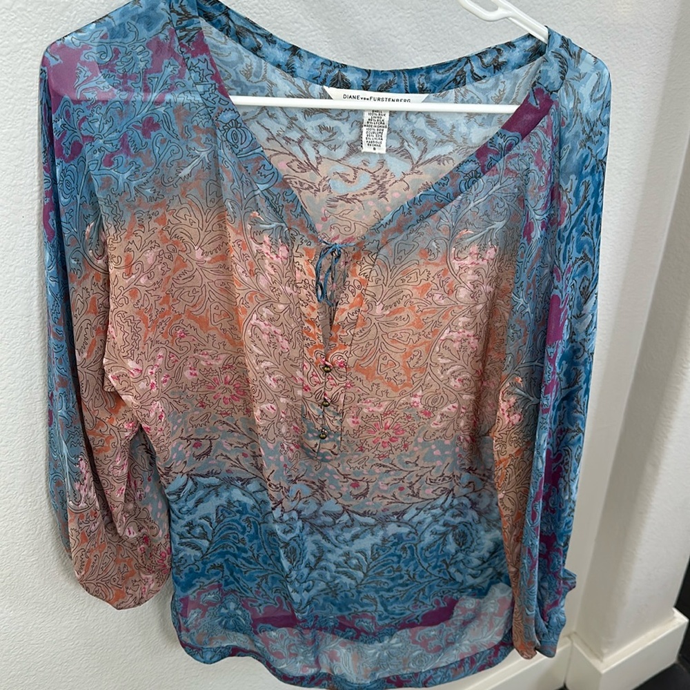 Diane von Furstenberg- Silk shirt- SIZE 8